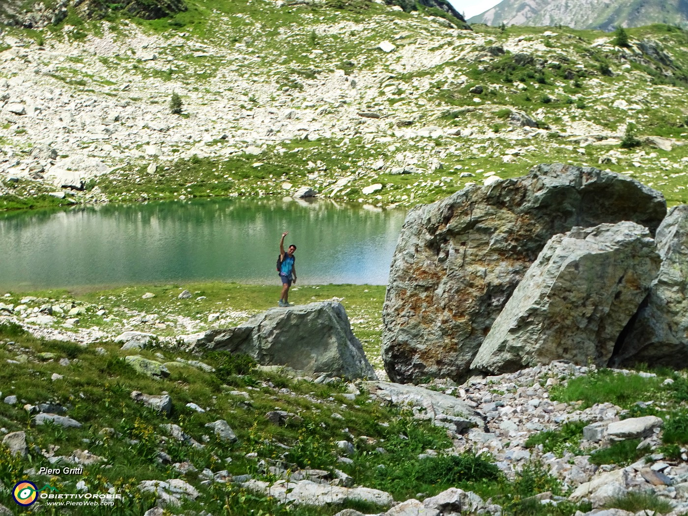 42 Enormi roccioni e poi il Lago dei Curiosi (2112 m).JPG